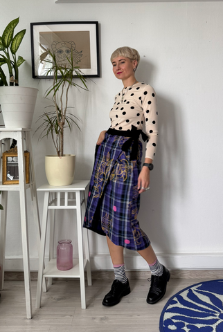Handprinted One of a Kind Wrap Pencilskirt with Black Pocket Detail. Size M
