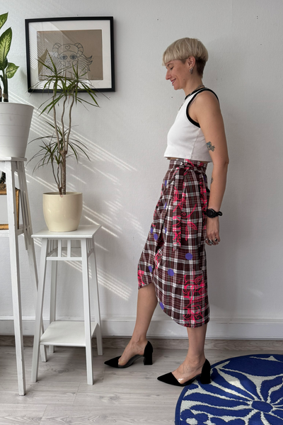 Handprinted One of a Kind Wrap Pencilskirt with Pocket Detail. Size M
