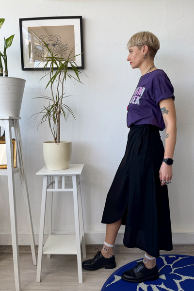 Wrap Pencilskirt with Black Pocket Detail. Size M