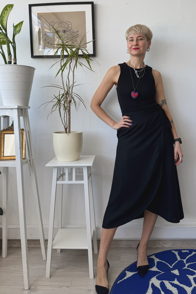 Wrap Pencilskirt with Black Pocket Detail. Size M