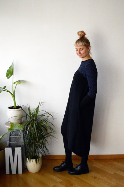 The Warmest Dress in the world - Black + Blue Giraffe