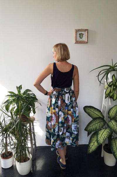 Wonderful, Feminine and Super Versetile Minimalist lifestyle Floral Midi Linen Skirt!