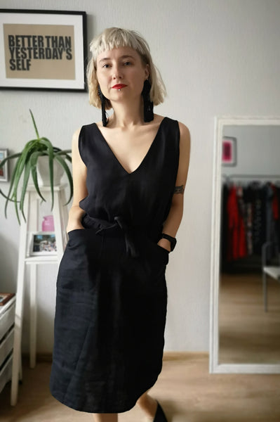 Elegant, Sexy und Fun Concept Black Linen V Neck and Back Straight Dress for All Life Occasions