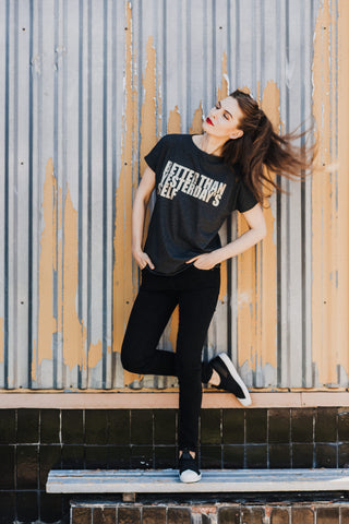 Unisex T-shirt "Better Than Yesterday's Self" White gold + dark grey