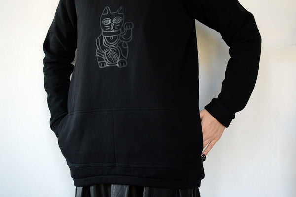 Light Grey Long and Warm Unisex Statement Sweater with Lucky Cat - Maneki-Neko Print "Somebody's Lucky Cat"