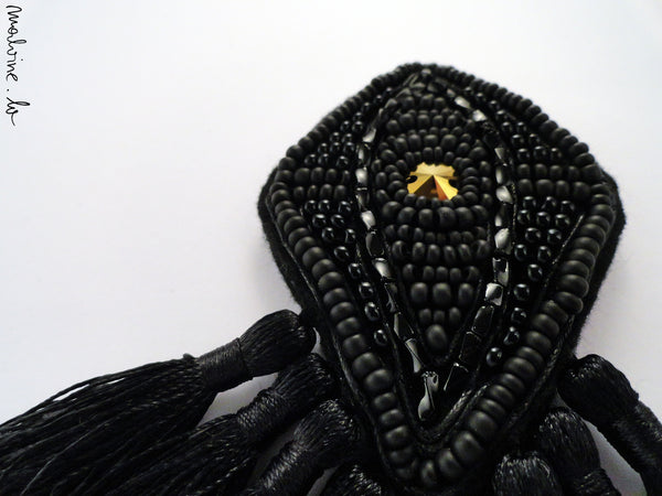 gender. no duty. - Oversized Rhombus Brooch with Tassels