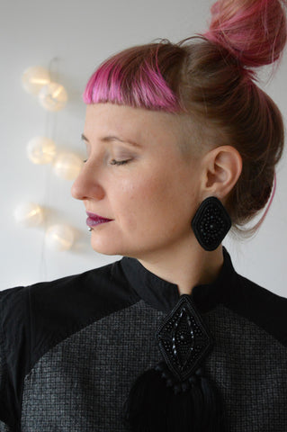 Black rhombus earrings