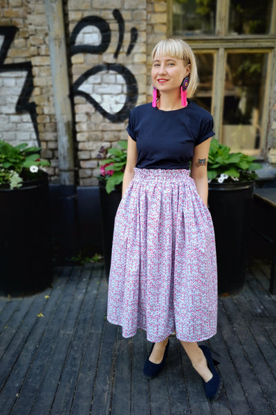 Wonderful, Feminine and Super Versetile Minimalist Lifestyle patterned Midi Cotton Skirt!