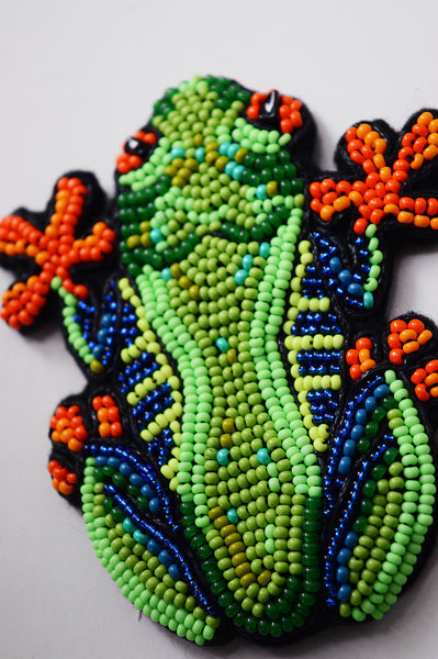 Unisex oversized pin with green tree frog "I Stick to It"